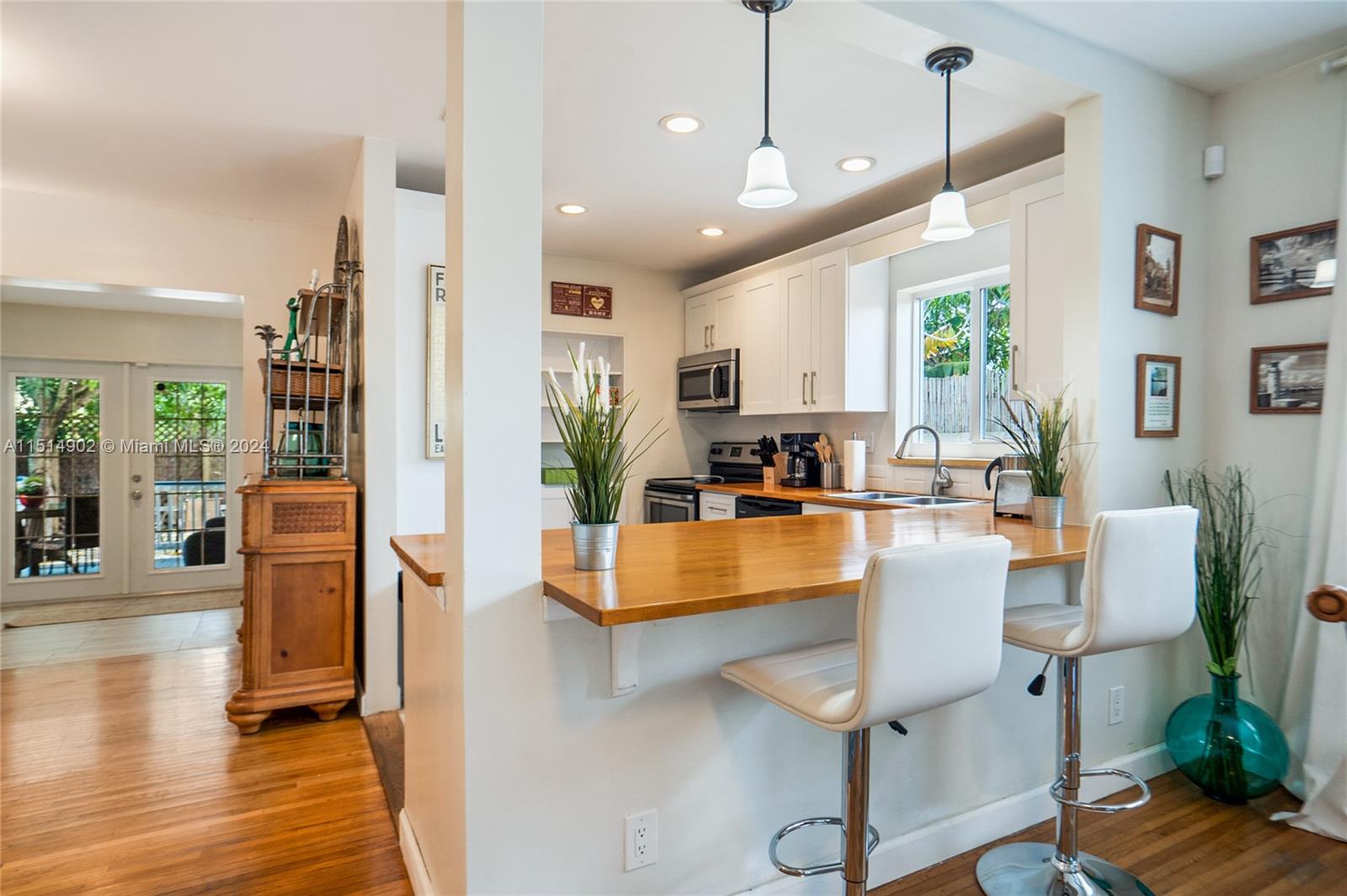 Master bathroom has 2 sinks and a huge shower