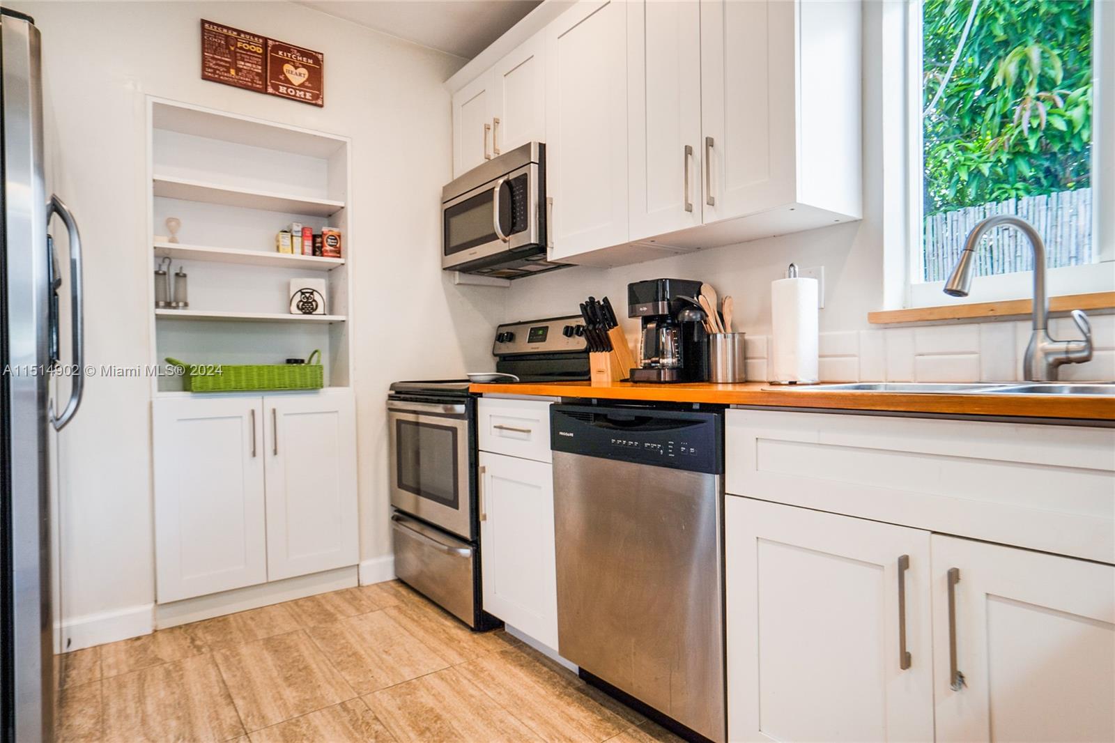 113 SW 2nd St, Hallandale Beach, Florida 33009, 5 Bedrooms Bedrooms, ,2 BathroomsBathrooms,Residentiallease,For Rent,113 SW 2nd St,A11514902