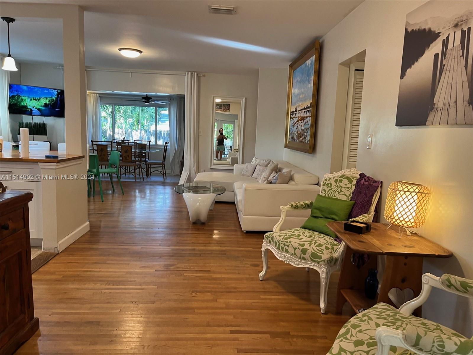 113 SW 2nd St, Hallandale Beach, Florida 33009, 5 Bedrooms Bedrooms, ,2 BathroomsBathrooms,Residentiallease,For Rent,113 SW 2nd St,A11514902