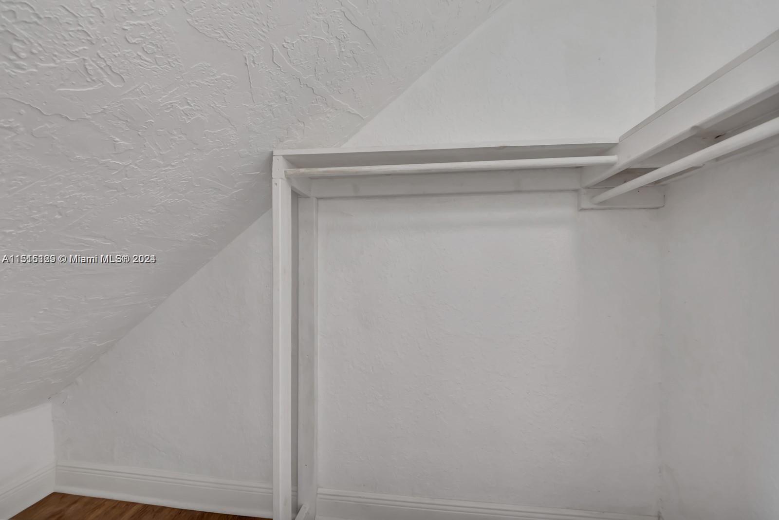 220 NW 7th Ave 2, Miami, Florida 33128, 2 Bedrooms Bedrooms, ,1 BathroomBathrooms,Residentiallease,For Rent,220 NW 7th Ave 2,A11515129