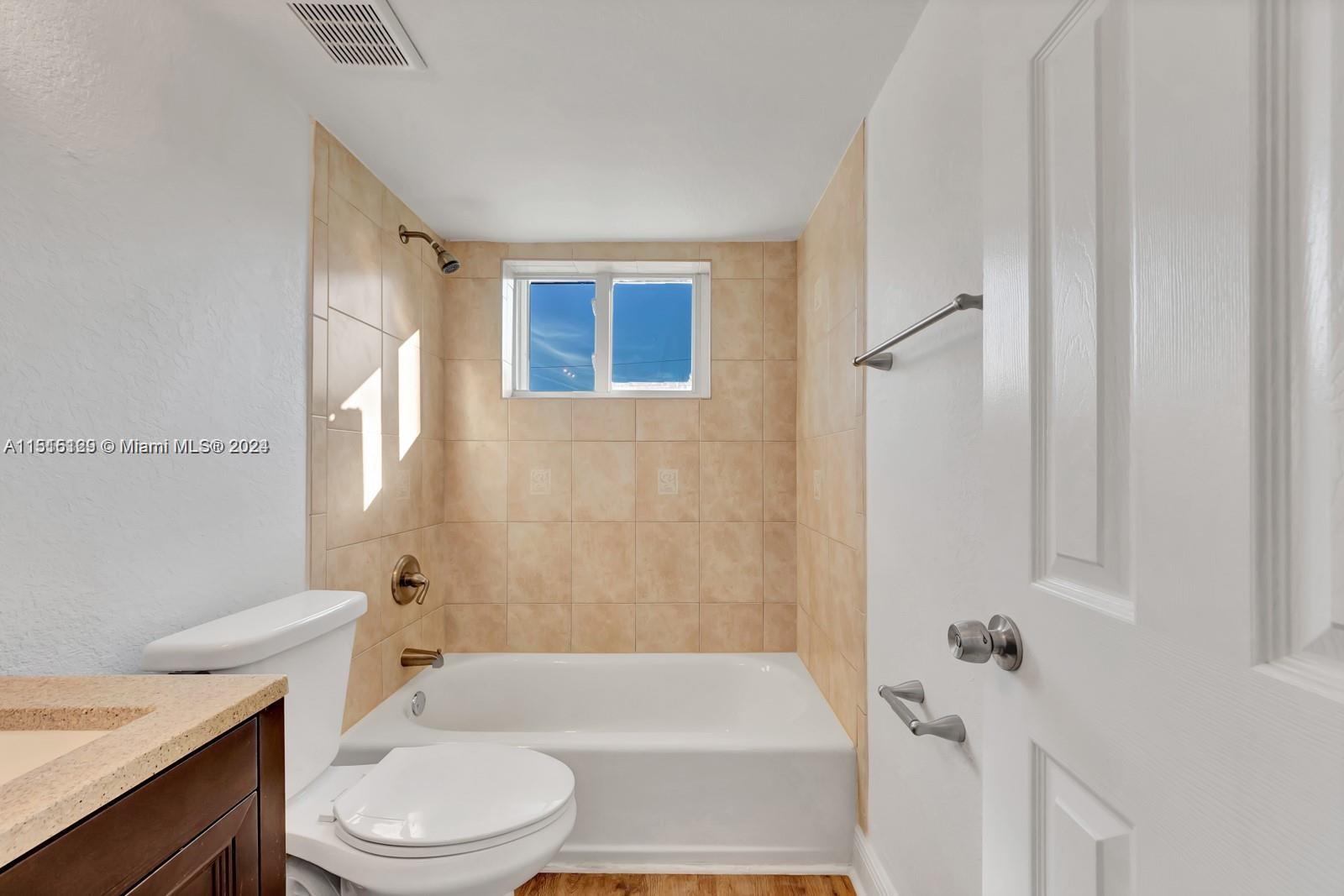 220 NW 7th Ave 2, Miami, Florida 33128, 2 Bedrooms Bedrooms, ,1 BathroomBathrooms,Residentiallease,For Rent,220 NW 7th Ave 2,A11515129