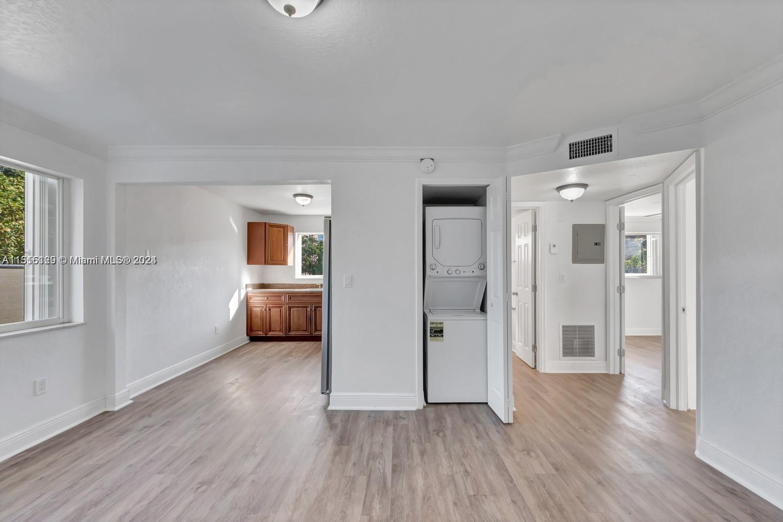 220 NW 7th Ave 2, Miami, Florida 33128, 2 Bedrooms Bedrooms, ,1 BathroomBathrooms,Residentiallease,For Rent,220 NW 7th Ave 2,A11515129