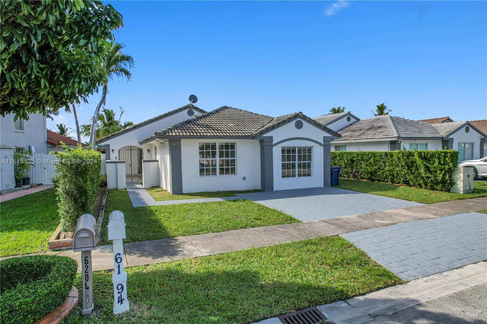 6194 SW 149th Ave  For Sale A11515125, FL