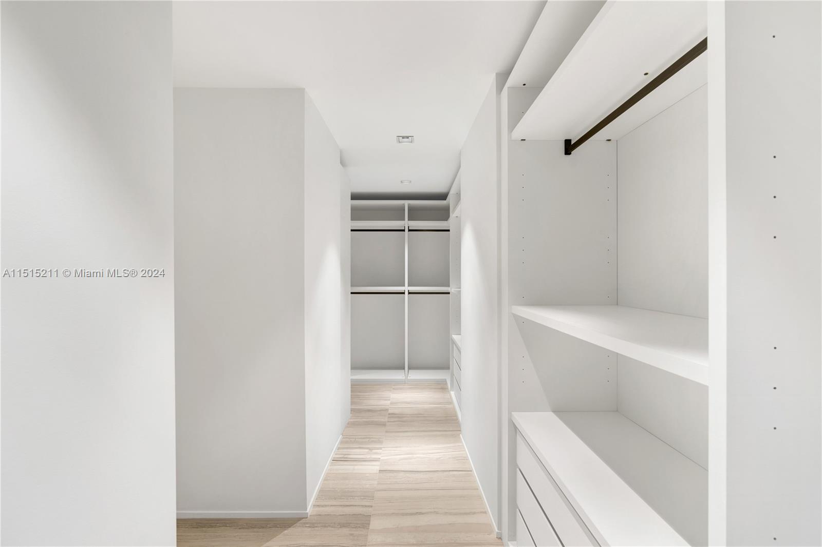 1000 Biscayne Blvd 1202, Miami, FL 33132, 5 Bedrooms Bedrooms, ,6 BathroomsBathrooms,Residential,For Sale,Biscayne Blvd,A11515211