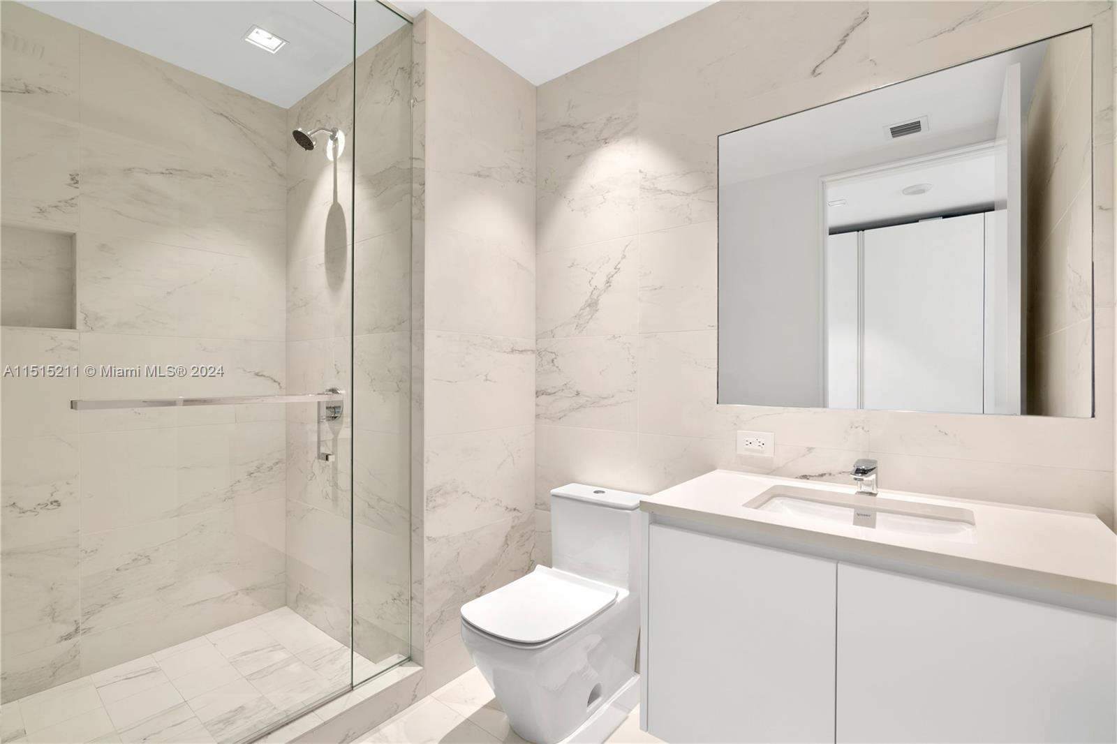 1000 Biscayne Blvd 1202, Miami, FL 33132, 5 Bedrooms Bedrooms, ,6 BathroomsBathrooms,Residential,For Sale,Biscayne Blvd,A11515211