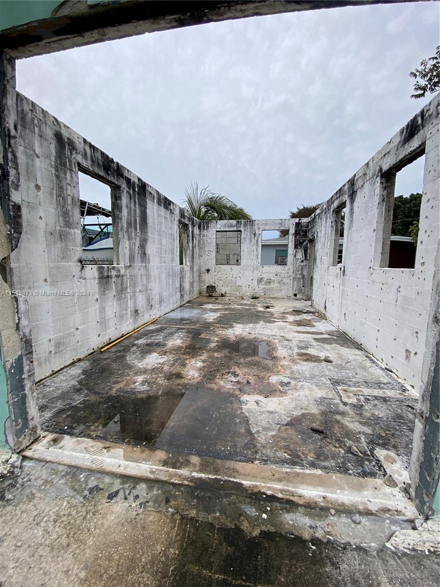 1/1 Studio for rebuild (permitted)