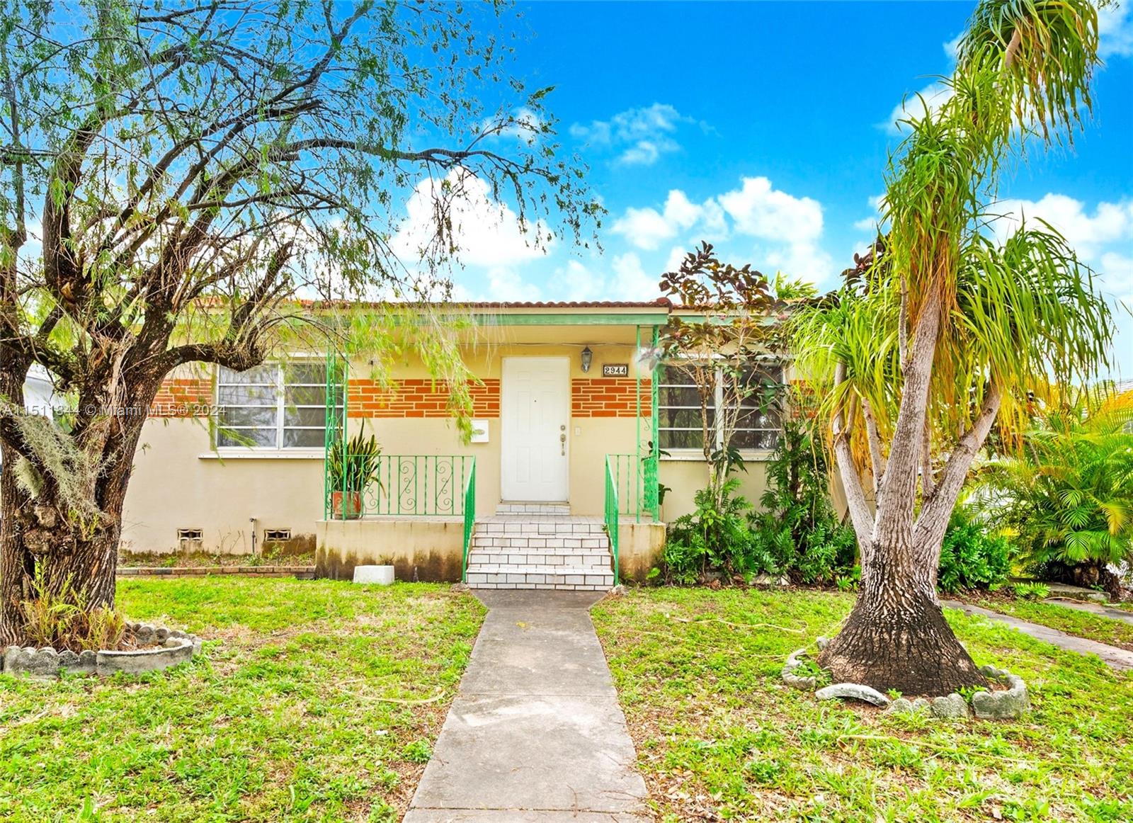 2944 SW 25th Ter  For Sale A11511844, FL