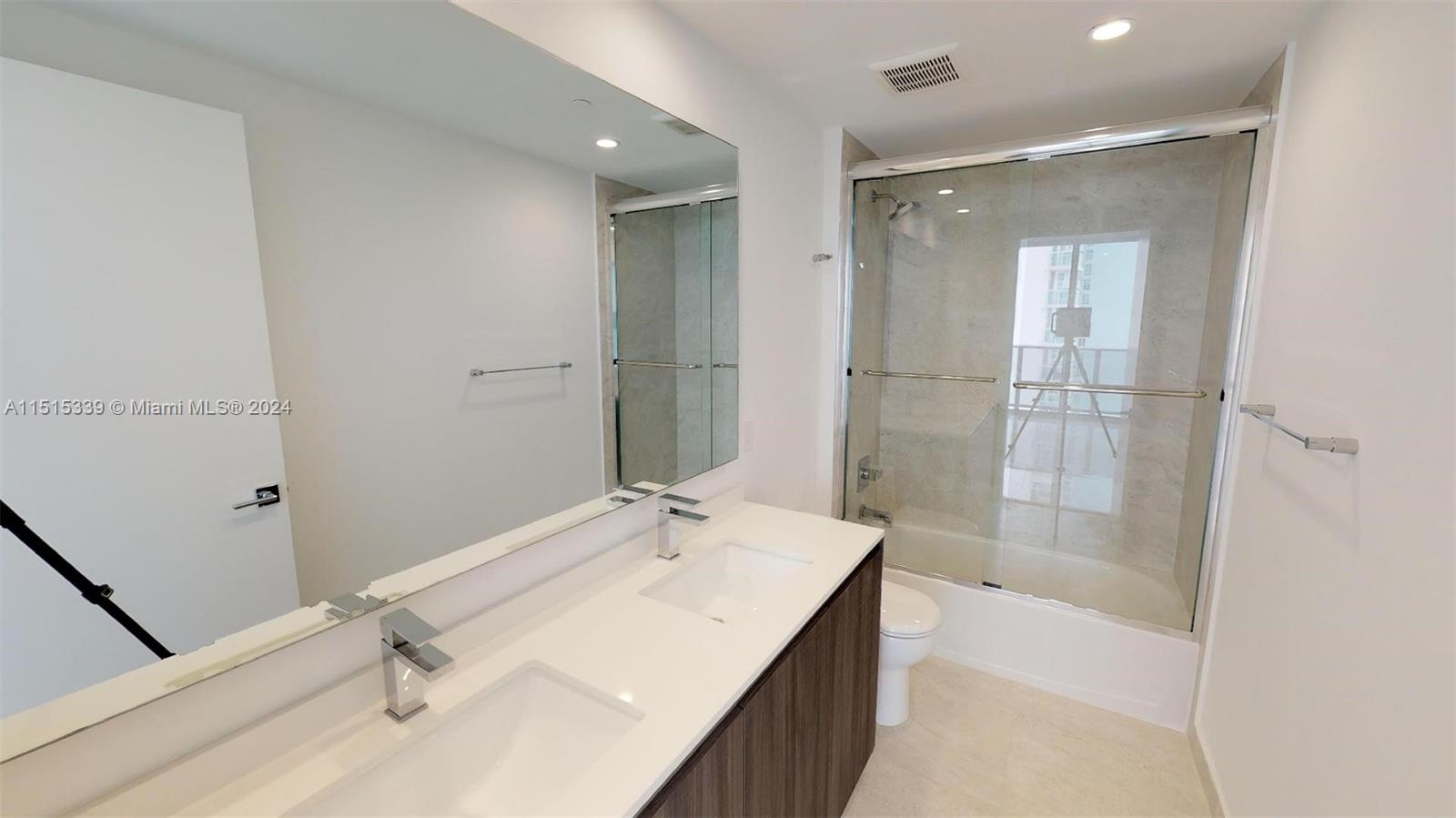 488 NE 18th St 2401, Miami, Florida 33132, 2 Bedrooms Bedrooms, ,2 BathroomsBathrooms,Residentiallease,For Rent,488 NE 18th St 2401,A11515339