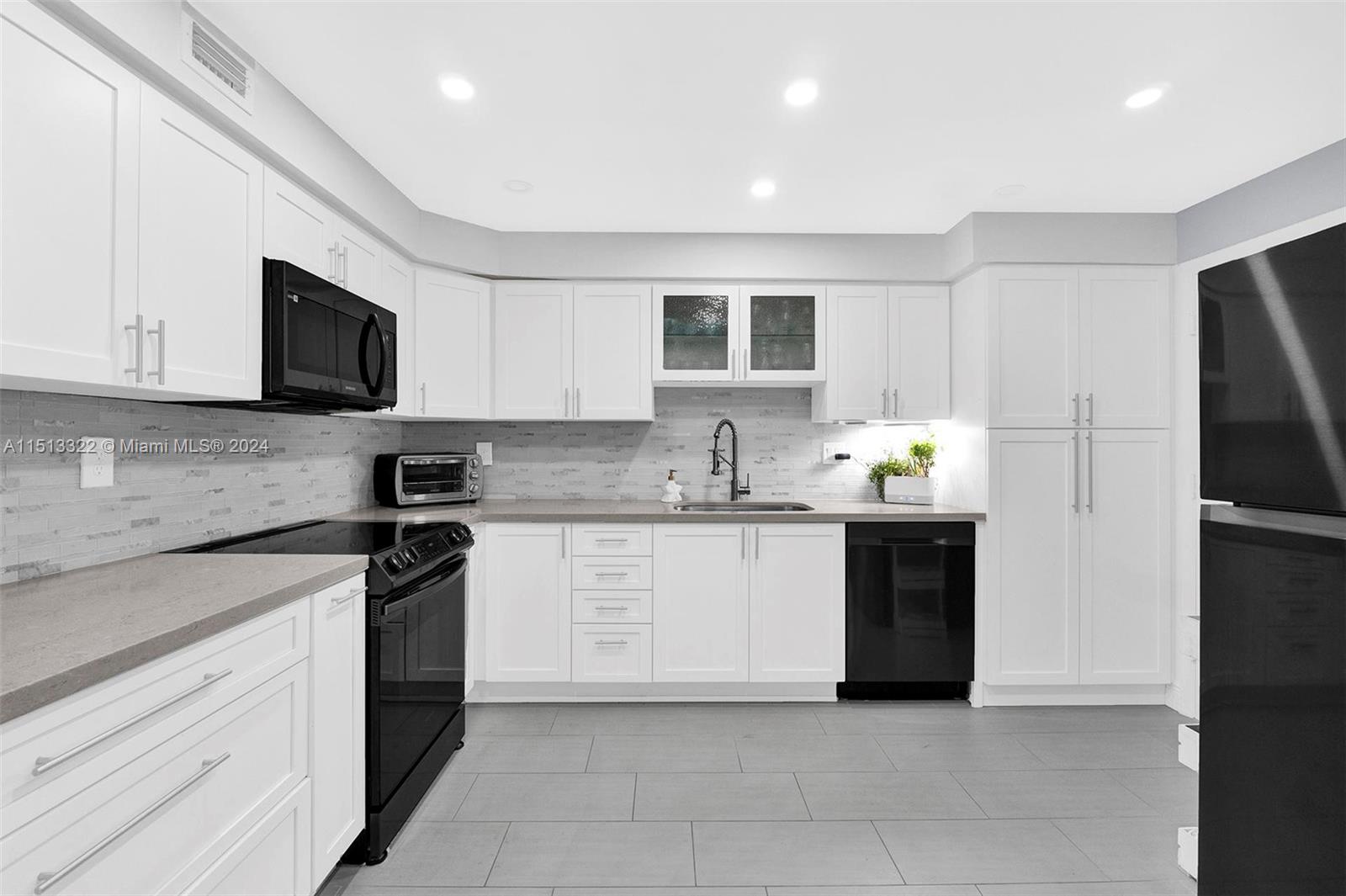 1601 S Ocean Dr 801, Hollywood, Florida 33019, 2 Bedrooms Bedrooms, ,2 BathroomsBathrooms,Residential,For Sale,1601 S Ocean Dr 801,A11513322