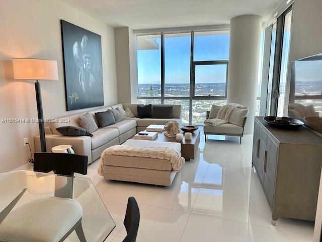 GREAT OPPORTUNITY TO OWN THIS AMAZING LOWER PH WITH 3BED/4 FULL BATHS PLUS DEN. BEST AMENITIES IN MIAMI. FULLY FURNISHED (ART NOT INCLUDED) . PLEASE TEXT ME VIA WHATSAPP FOR MORE INFO.