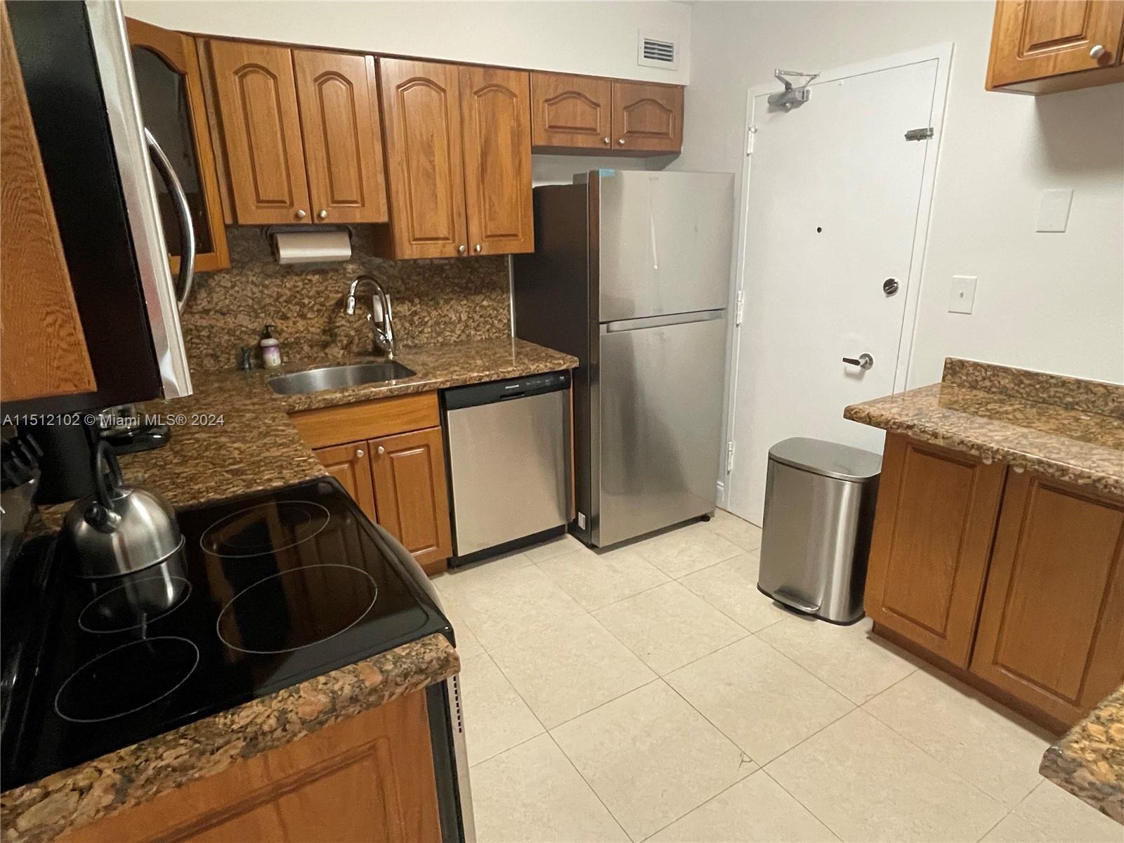 5151 Collins Ave 1722, Miami Beach, Florida 33140, 2 Bedrooms Bedrooms, ,2 BathroomsBathrooms,Residentiallease,For Rent,5151 Collins Ave 1722,A11512102