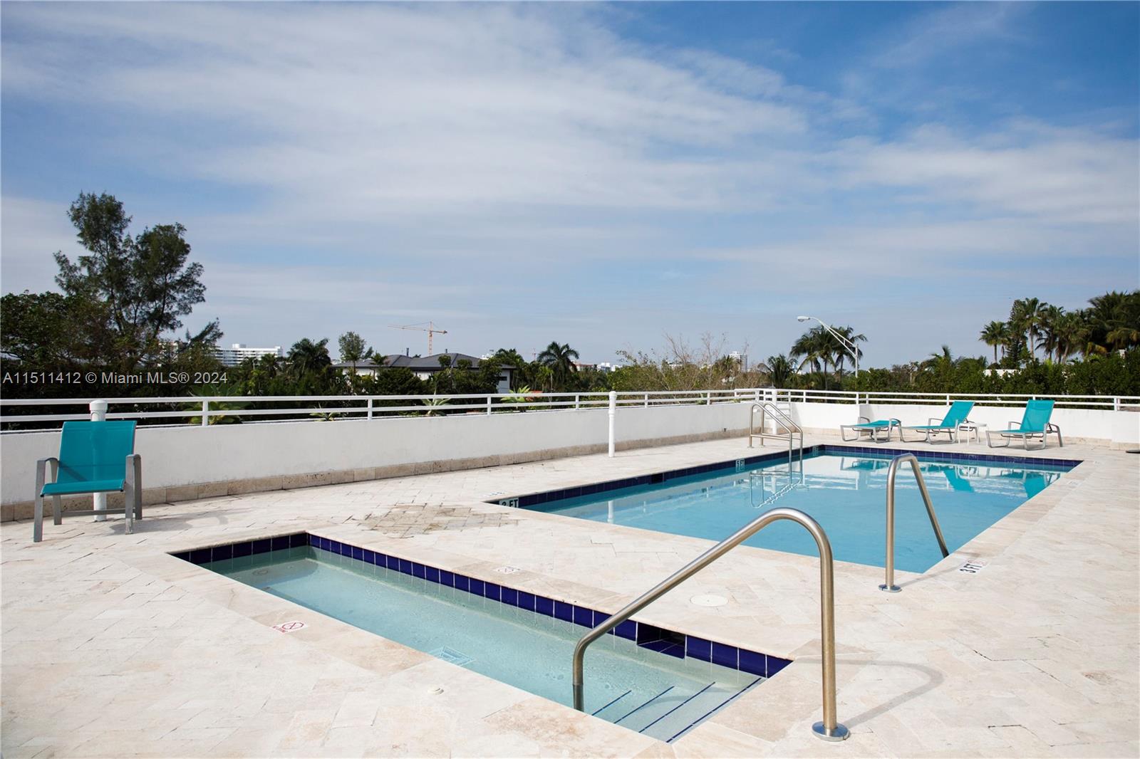 Plus Jacuzzi.