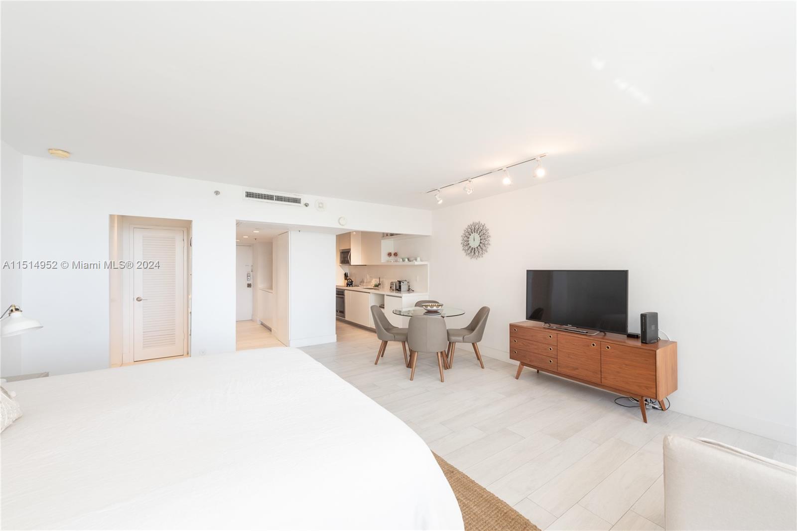 100 Lincoln Rd 619, Miami Beach, Florida 33139, ,1 BathroomBathrooms,Residentiallease,For Rent,100 Lincoln Rd 619,A11514952