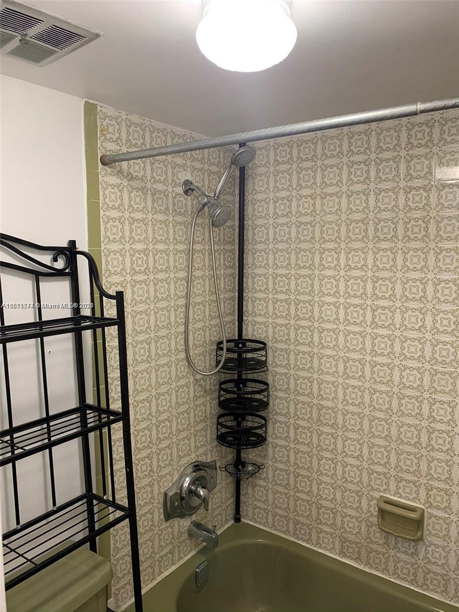 3545 NE 167th St 503, North Miami Beach, Florida 33160, 1 Bedroom Bedrooms, ,1 BathroomBathrooms,Residentiallease,For Rent,3545 NE 167th St 503,A11515544