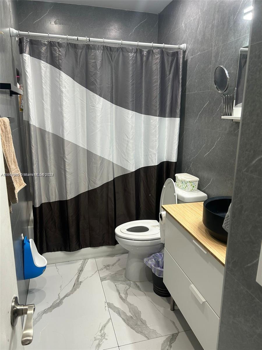 5117 Washington St, Hollywood, Florida 33021, 5 Bedrooms Bedrooms, ,3 BathroomsBathrooms,Residential,For Sale,5117 Washington St,A11514905