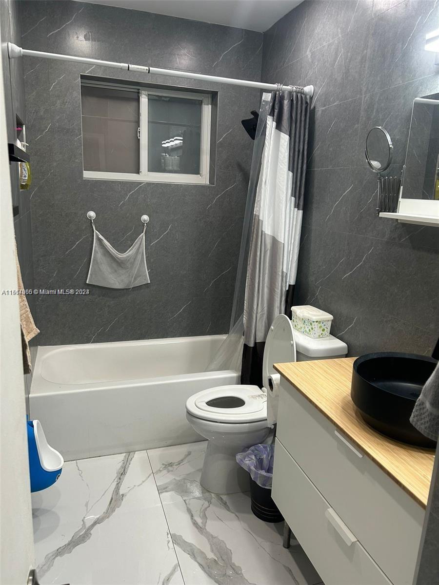 5117 Washington St, Hollywood, Florida 33021, 5 Bedrooms Bedrooms, ,3 BathroomsBathrooms,Residential,For Sale,5117 Washington St,A11514905