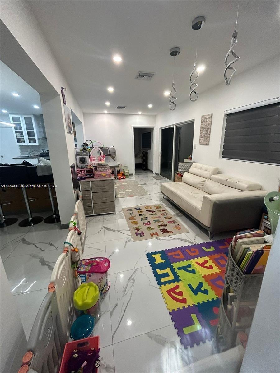 5117 Washington St, Hollywood, Florida 33021, 5 Bedrooms Bedrooms, ,3 BathroomsBathrooms,Residential,For Sale,5117 Washington St,A11514905