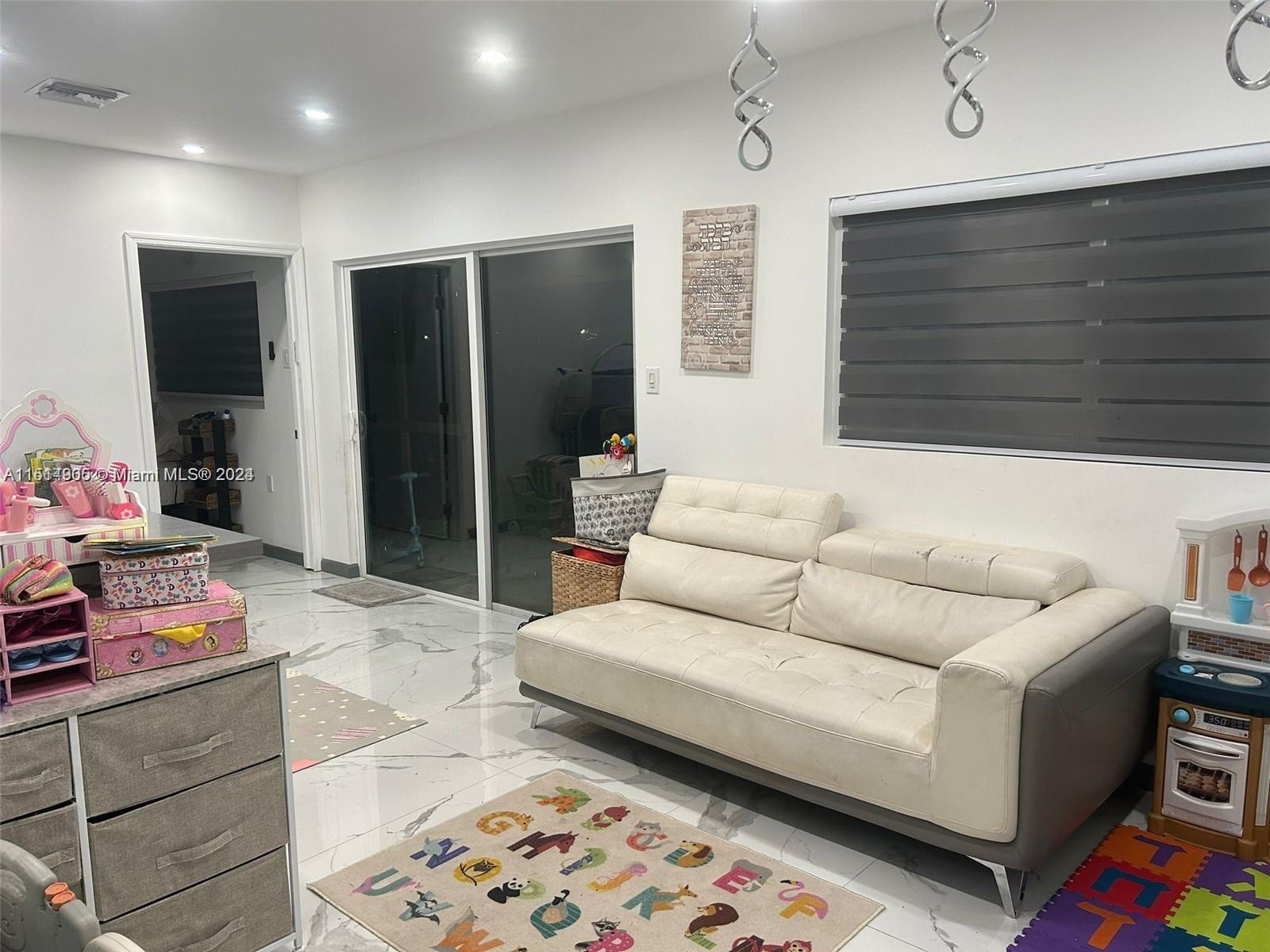 5117 Washington St, Hollywood, Florida 33021, 5 Bedrooms Bedrooms, ,3 BathroomsBathrooms,Residential,For Sale,5117 Washington St,A11514905