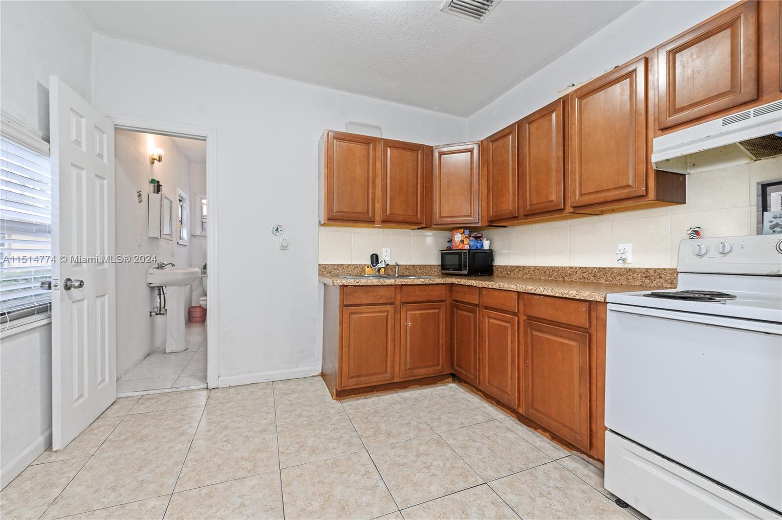 2344 Hope St, Hollywood, Florida 33020, 3 Bedrooms Bedrooms, ,2 BathroomsBathrooms,Residential,For Sale,2344 Hope St,A11514774