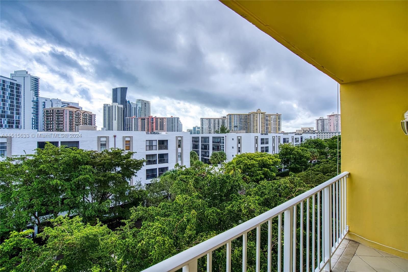 200 178th Dr, Sunny Isles Beach, FL, 33160 United States, 1 Bedroom Bedrooms, ,1 BathroomBathrooms,Residential,For Sale,178th Dr,A11515633