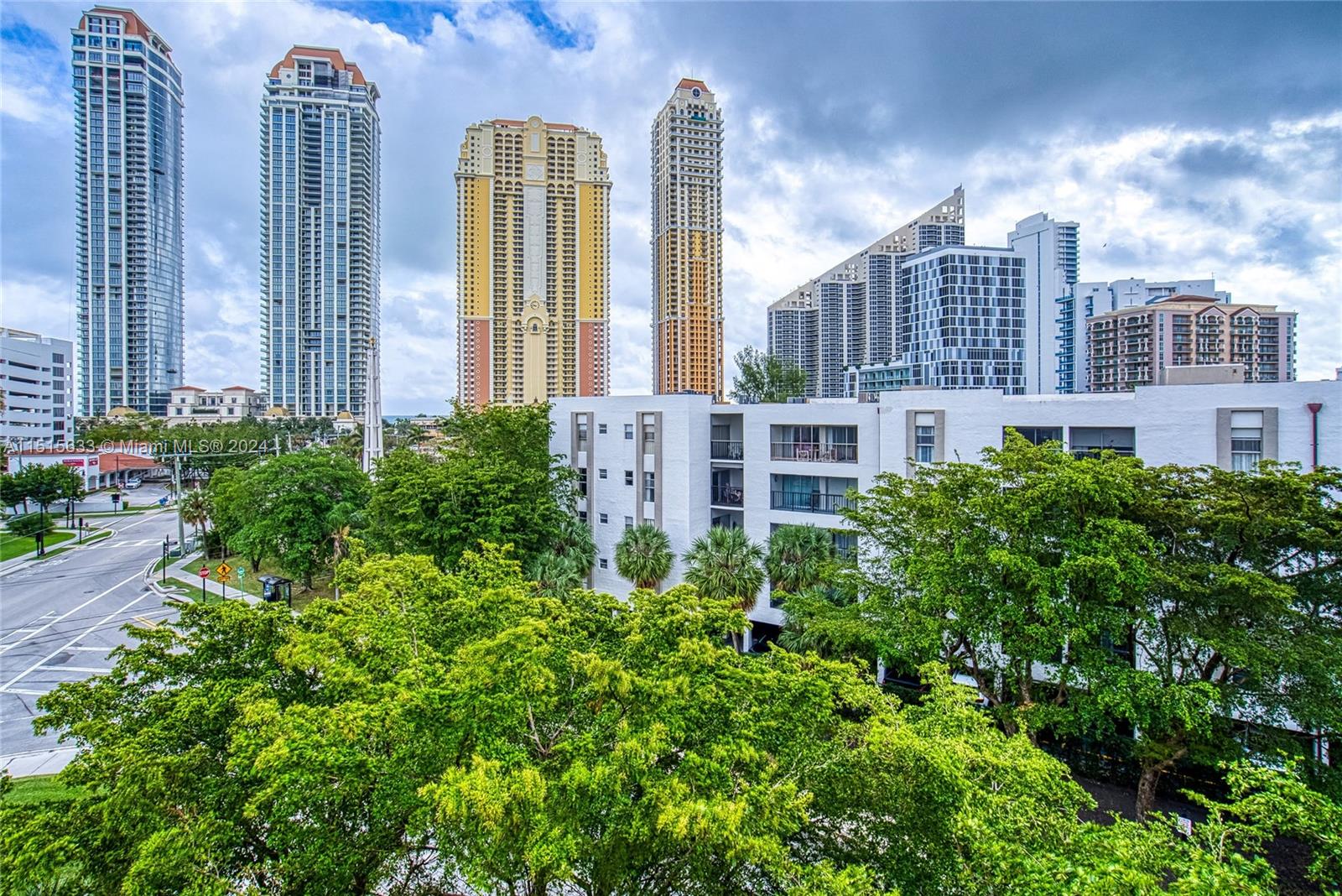 200 178th Dr, Sunny Isles Beach, FL, 33160 United States, 1 Bedroom Bedrooms, ,1 BathroomBathrooms,Residential,For Sale,178th Dr,A11515633