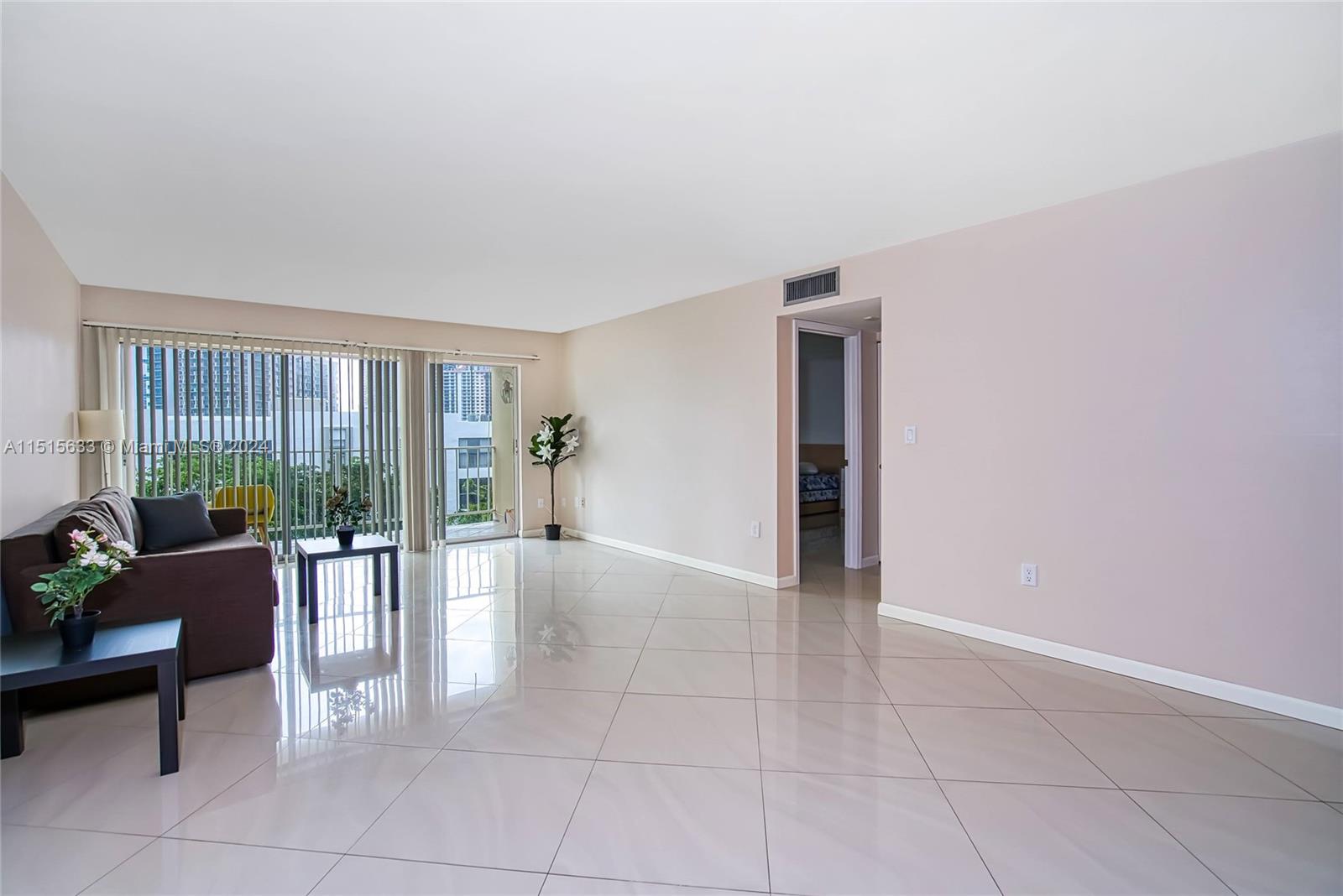 200 178th Dr, Sunny Isles Beach, FL, 33160 United States, 1 Bedroom Bedrooms, ,1 BathroomBathrooms,Residential,For Sale,178th Dr,A11515633