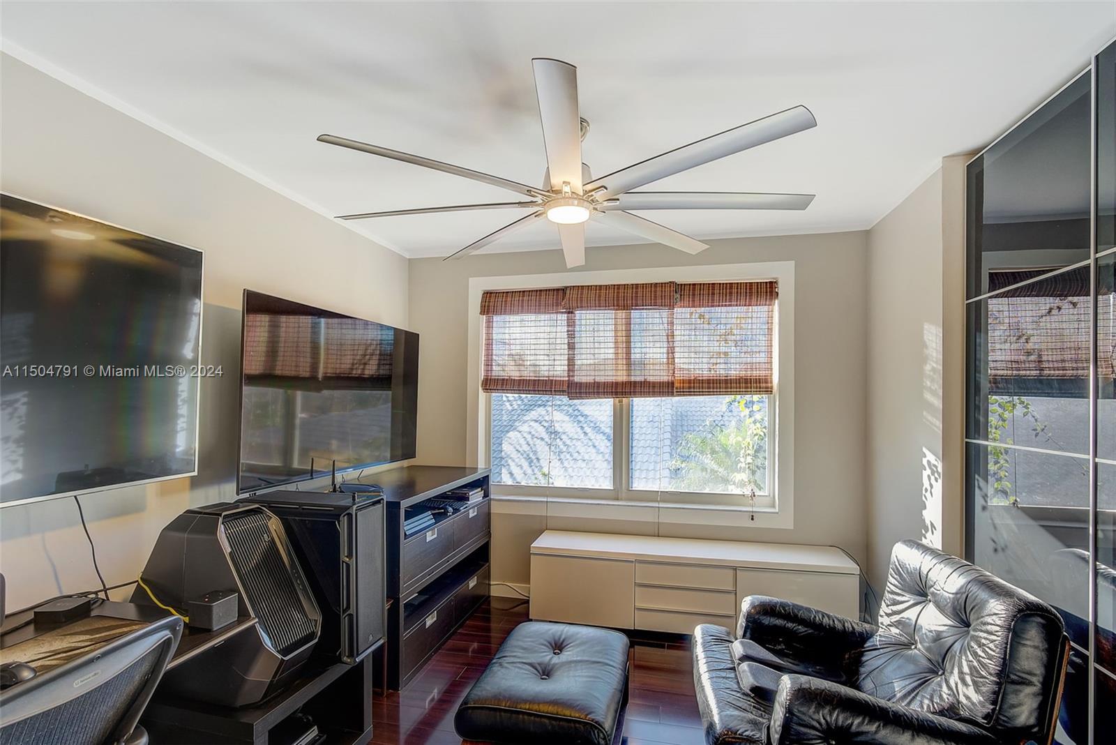 Listing Photo 18