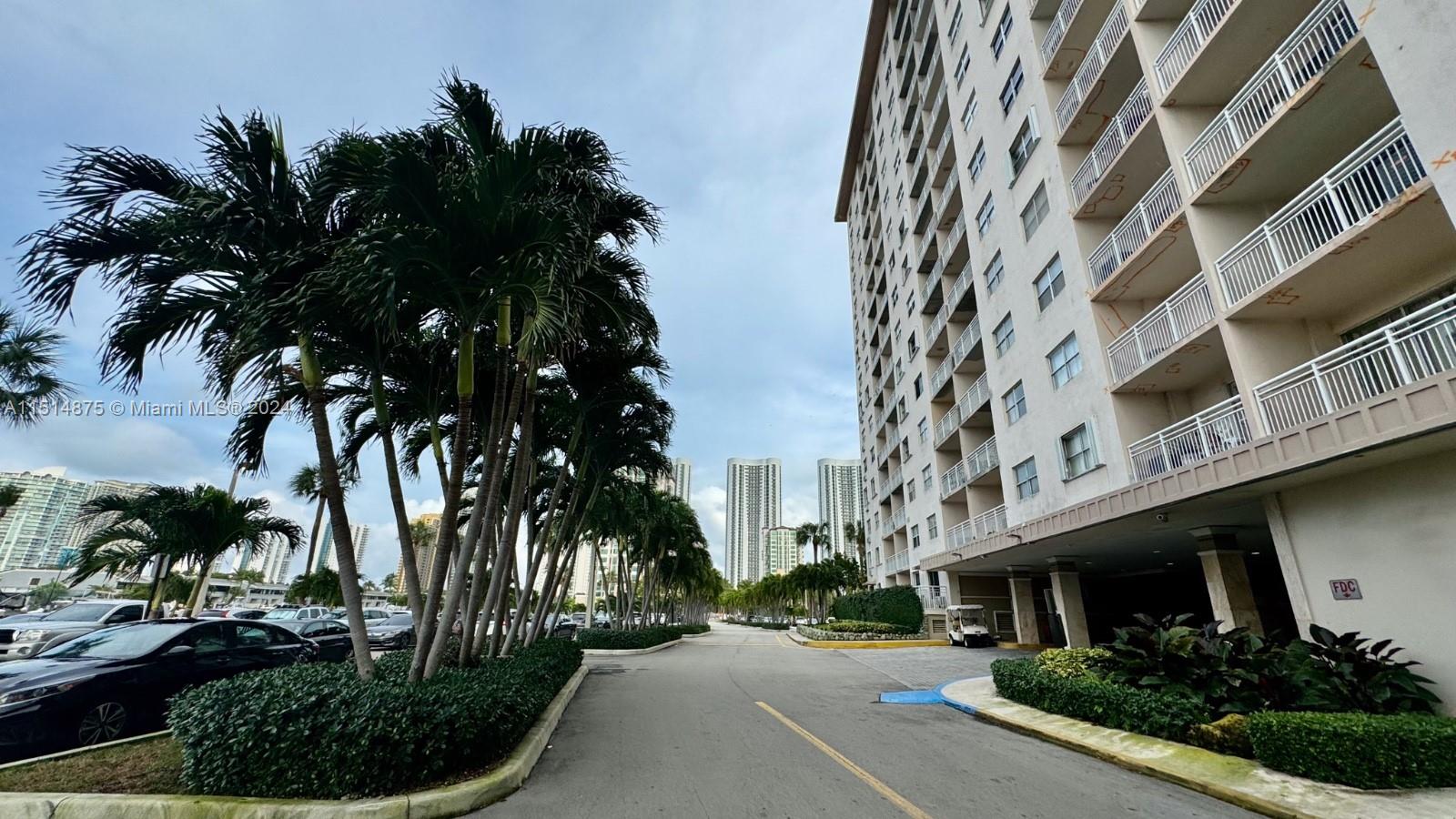 400 Kings Point Dr, Sunny Isles Beach, FL, 33160 United States, 1 Bedroom Bedrooms, ,1 BathroomBathrooms,Residential,For Sale,Kings Point Dr,A11514875