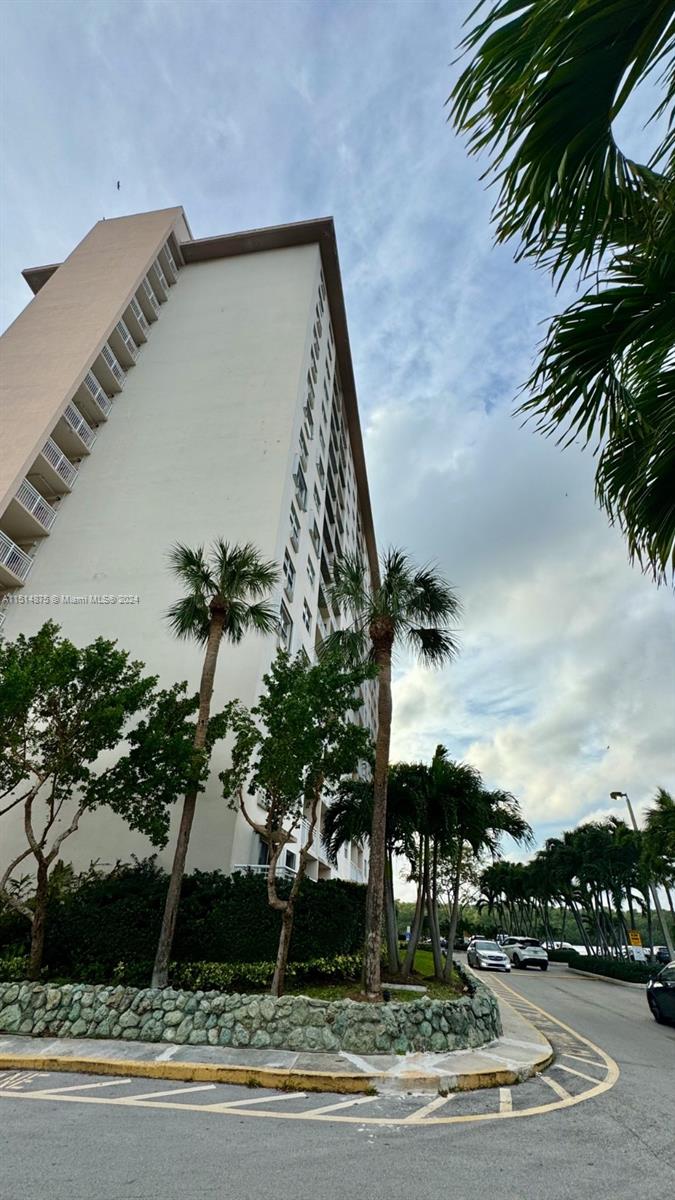 400 Kings Point Dr, Sunny Isles Beach, FL, 33160 United States, 1 Bedroom Bedrooms, ,1 BathroomBathrooms,Residential,For Sale,Kings Point Dr,A11514875