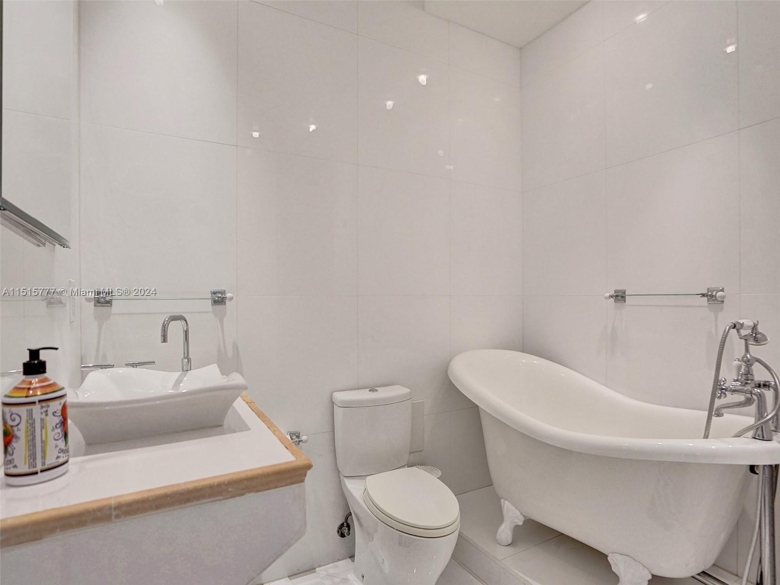 3180 S Ocean Dr 1709, Hallandale Beach, Florida 33009, 2 Bedrooms Bedrooms, ,2 BathroomsBathrooms,Residentiallease,For Rent,3180 S Ocean Dr 1709,A11515777