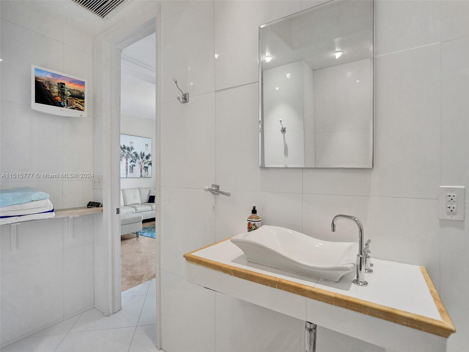 3180 S Ocean Dr 1709, Hallandale Beach, Florida 33009, 2 Bedrooms Bedrooms, ,2 BathroomsBathrooms,Residentiallease,For Rent,3180 S Ocean Dr 1709,A11515777