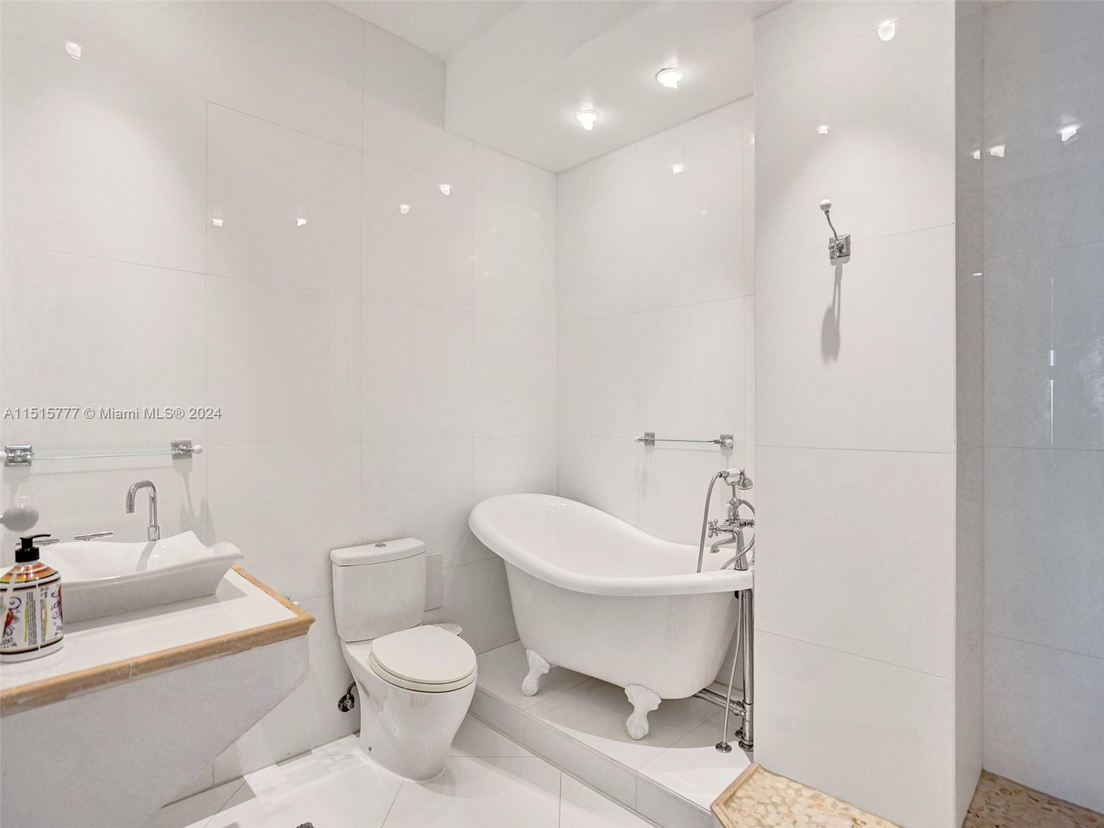 3180 S Ocean Dr 1709, Hallandale Beach, Florida 33009, 2 Bedrooms Bedrooms, ,2 BathroomsBathrooms,Residentiallease,For Rent,3180 S Ocean Dr 1709,A11515777