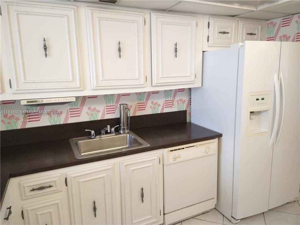 601 Three Islands Blvd 517, Hallandale Beach, Florida 33009, 2 Bedrooms Bedrooms, ,2 BathroomsBathrooms,Residentiallease,For Rent,601 Three Islands Blvd 517,A11516001