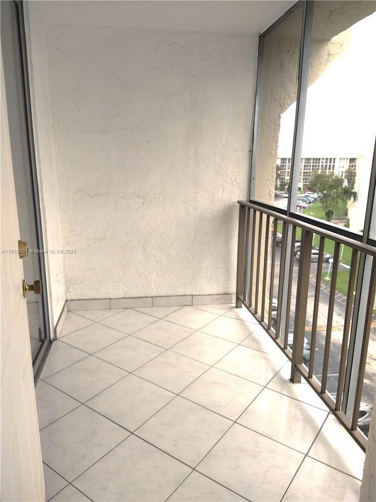 601 Three Islands Blvd 517, Hallandale Beach, Florida 33009, 2 Bedrooms Bedrooms, ,2 BathroomsBathrooms,Residentiallease,For Rent,601 Three Islands Blvd 517,A11516001