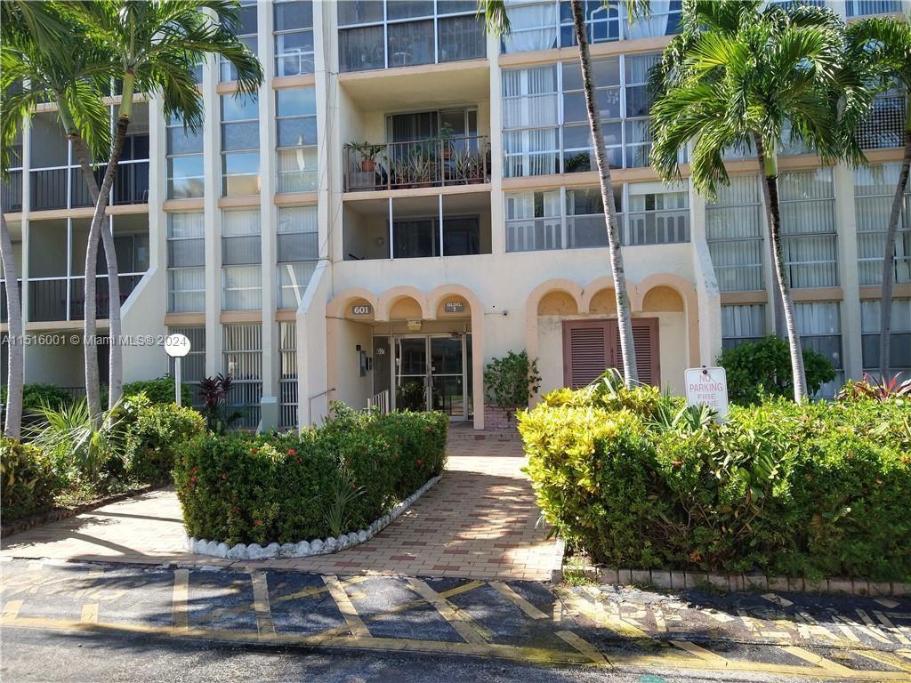 601 Three Islands Blvd 517, Hallandale Beach, Florida 33009, 2 Bedrooms Bedrooms, ,2 BathroomsBathrooms,Residentiallease,For Rent,601 Three Islands Blvd 517,A11516001