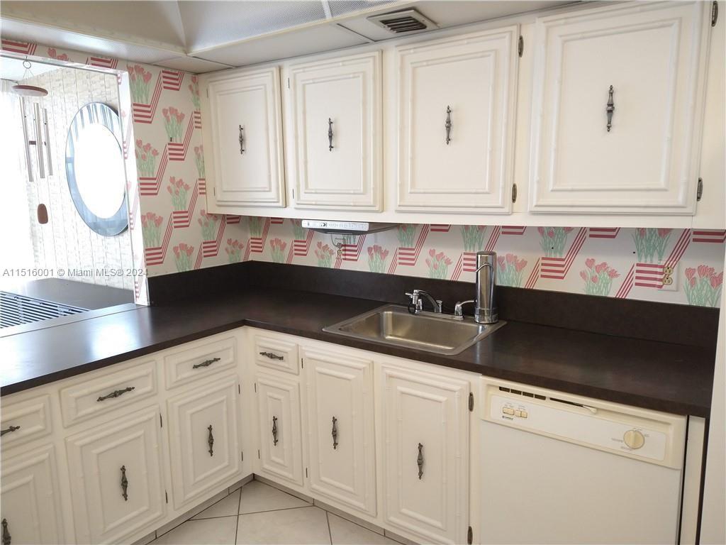 601 Three Islands Blvd 517, Hallandale Beach, Florida 33009, 2 Bedrooms Bedrooms, ,2 BathroomsBathrooms,Residentiallease,For Rent,601 Three Islands Blvd 517,A11516001