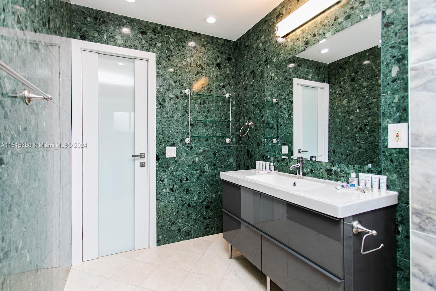 1045 Hollywood Blvd, Hollywood, Florida 33019, 3 Bedrooms Bedrooms, ,2 BathroomsBathrooms,Residential,For Sale,1045 Hollywood Blvd,A11515380