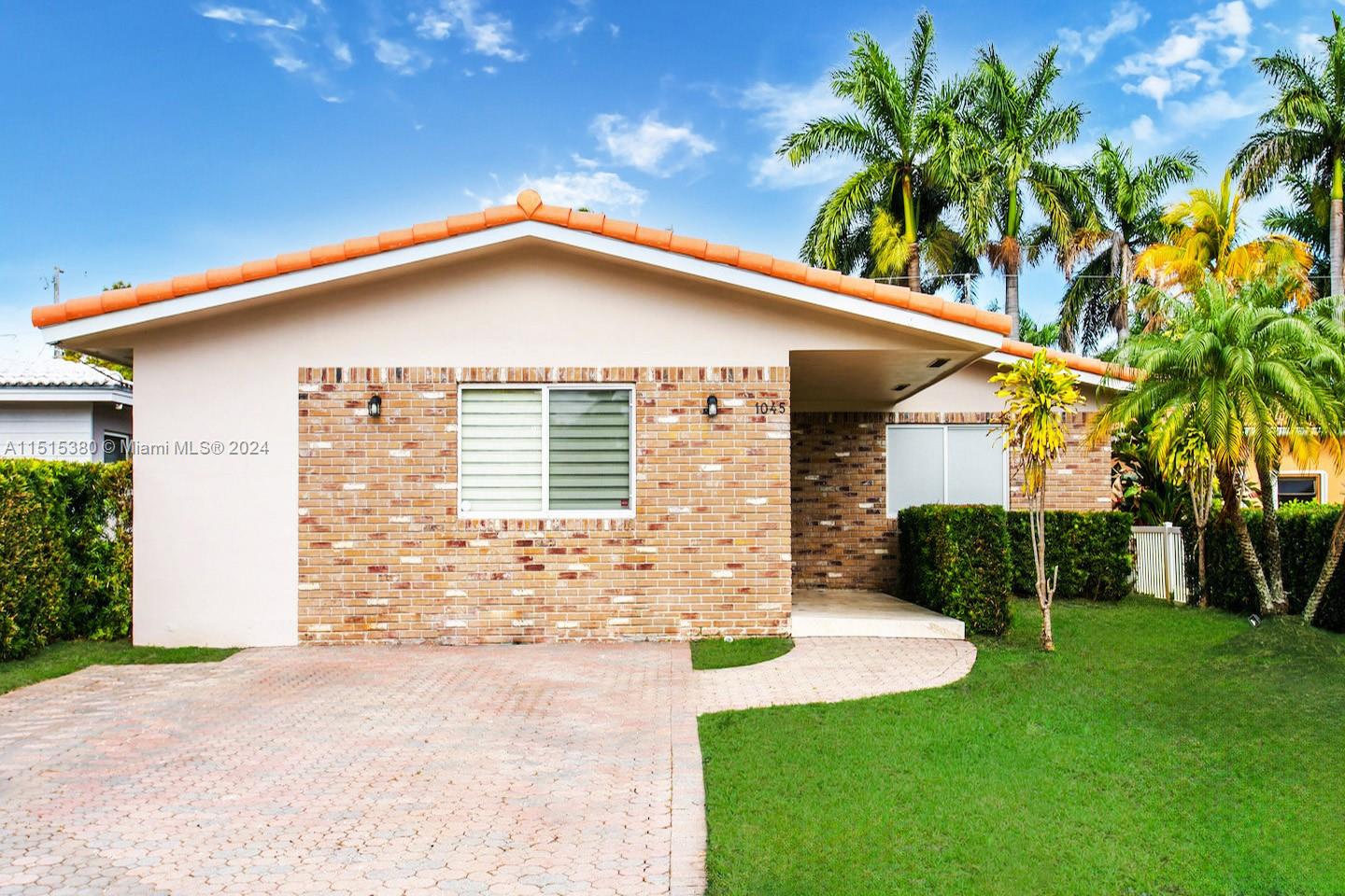 1045 Hollywood Blvd, Hollywood, Florida 33019, 3 Bedrooms Bedrooms, ,2 BathroomsBathrooms,Residential,For Sale,1045 Hollywood Blvd,A11515380