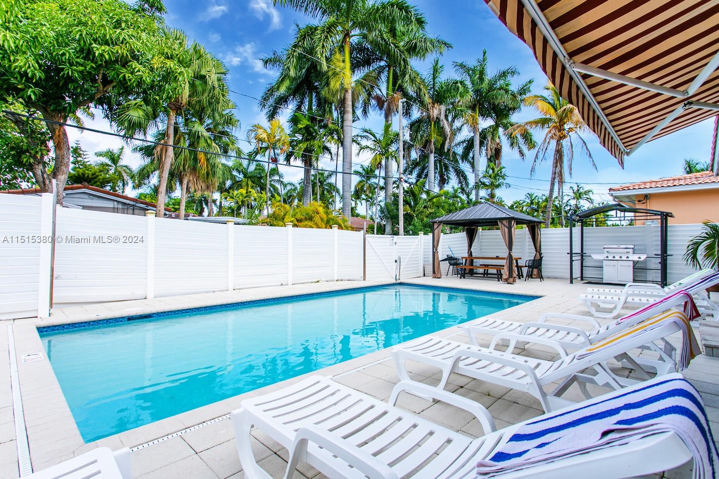 1045 Hollywood Blvd, Hollywood, Florida 33019, 3 Bedrooms Bedrooms, ,2 BathroomsBathrooms,Residential,For Sale,1045 Hollywood Blvd,A11515380