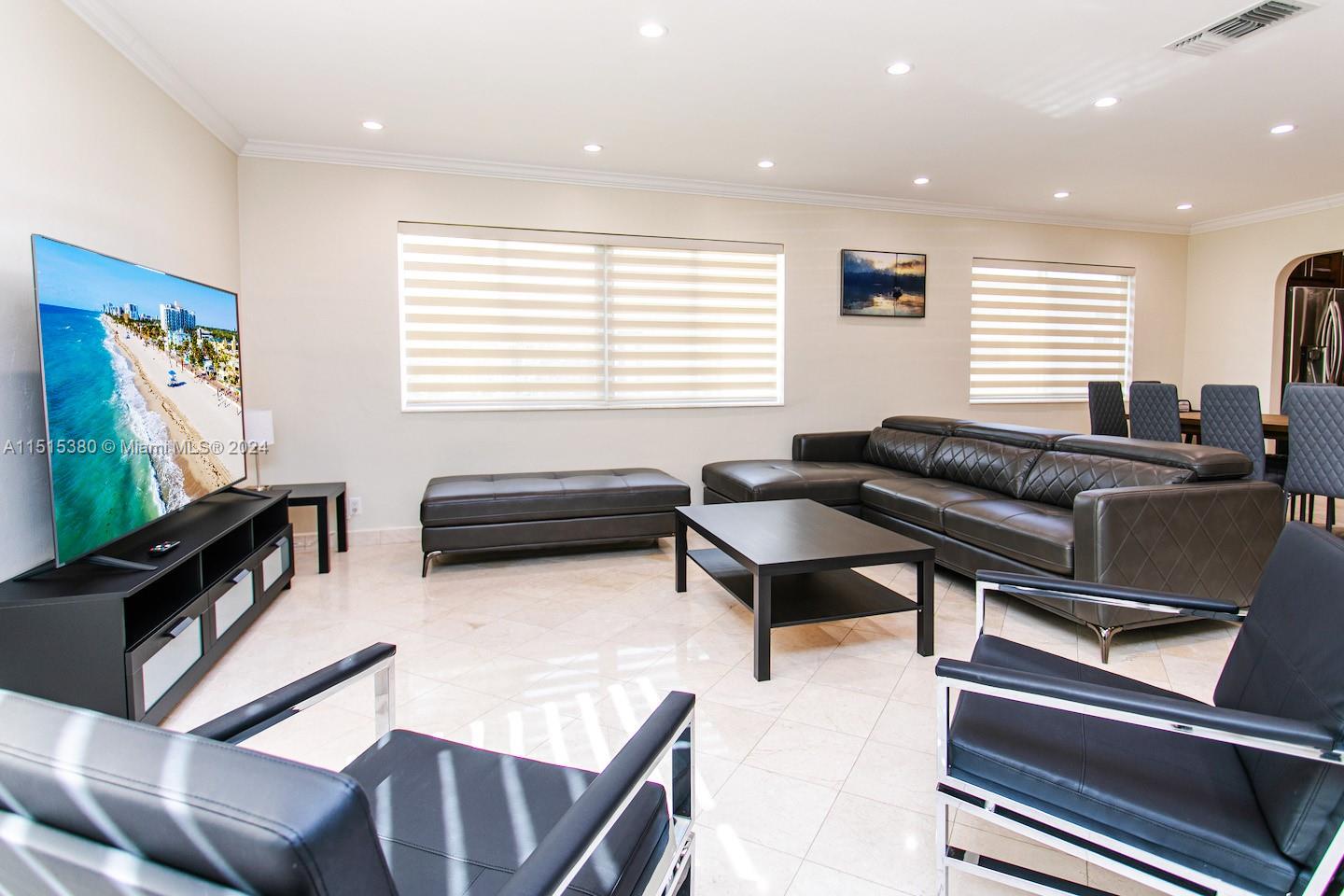 1045 Hollywood Blvd, Hollywood, Florida 33019, 3 Bedrooms Bedrooms, ,2 BathroomsBathrooms,Residential,For Sale,1045 Hollywood Blvd,A11515380