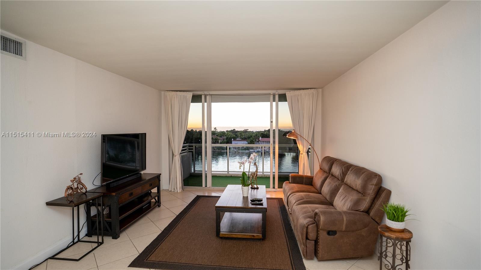 5600 Collins Ave 6P, Miami Beach, Florida 33140, 2 Bedrooms Bedrooms, ,2 BathroomsBathrooms,Residentiallease,For Rent,5600 Collins Ave 6P,A11515411