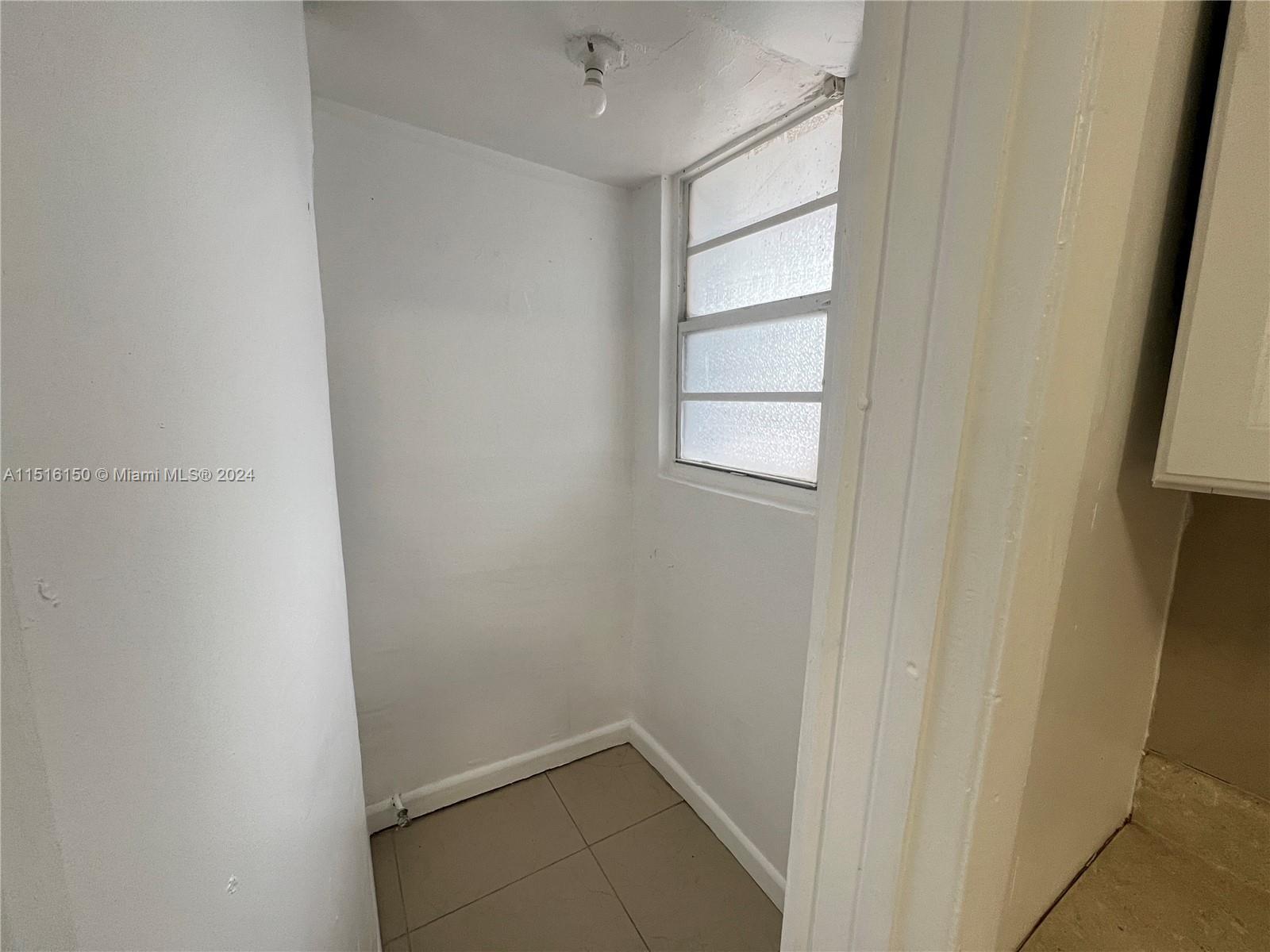 550 NW 30th St 2, Miami, Florida 33127, 1 Bedroom Bedrooms, ,1 BathroomBathrooms,Residentiallease,For Rent,550 NW 30th St 2,A11516150