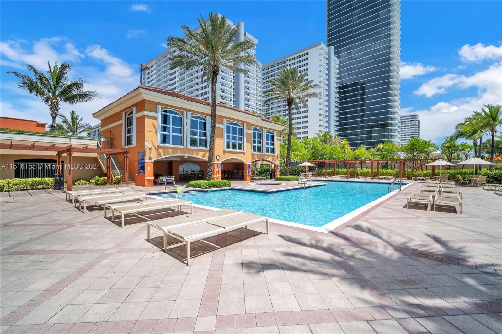 Swimming Pool and Jacuzzi