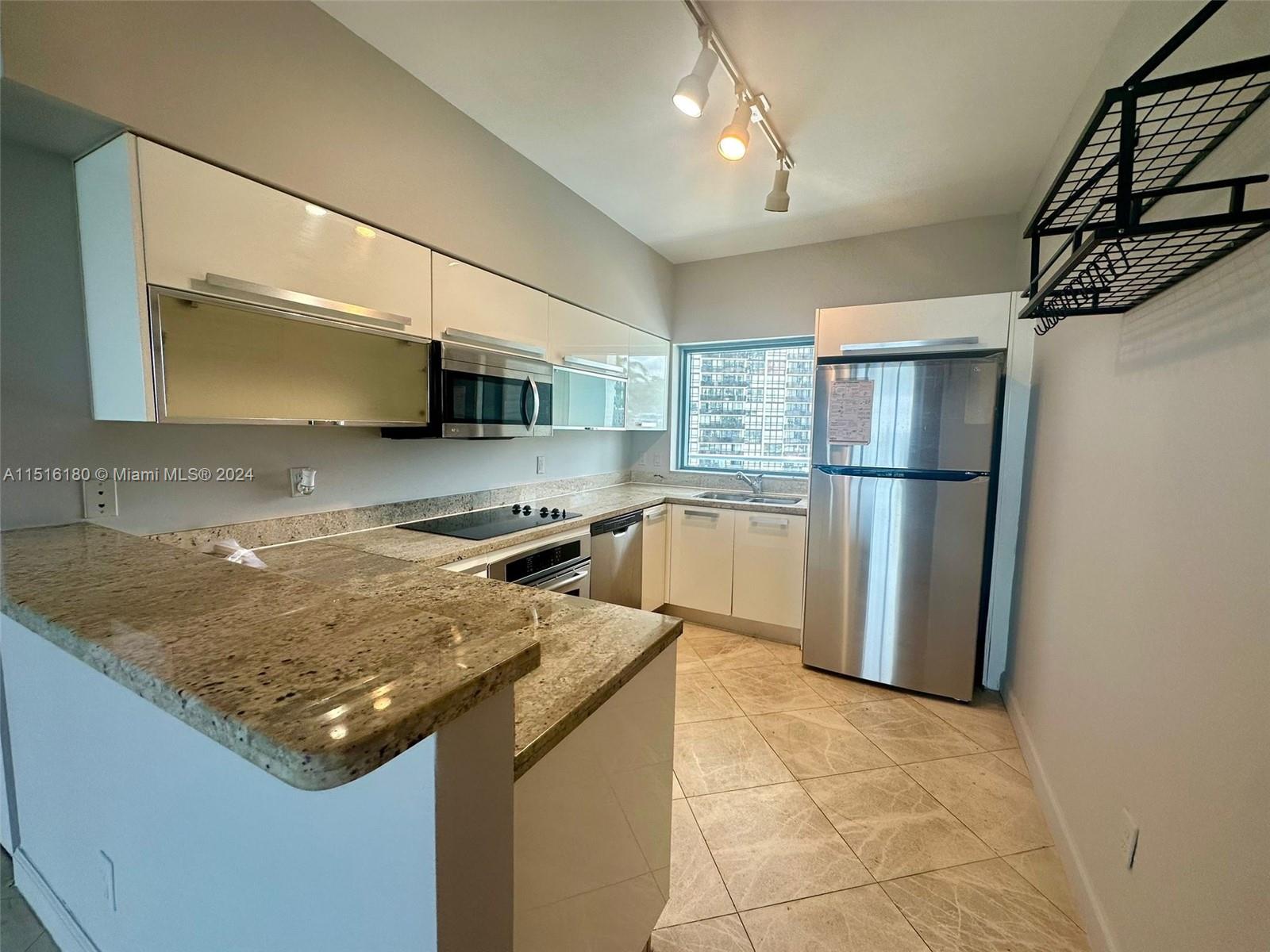 601 NE 36th St 709, Miami, Florida 33137, 2 Bedrooms Bedrooms, ,2 BathroomsBathrooms,Residentiallease,For Rent,601 NE 36th St 709,A11516180