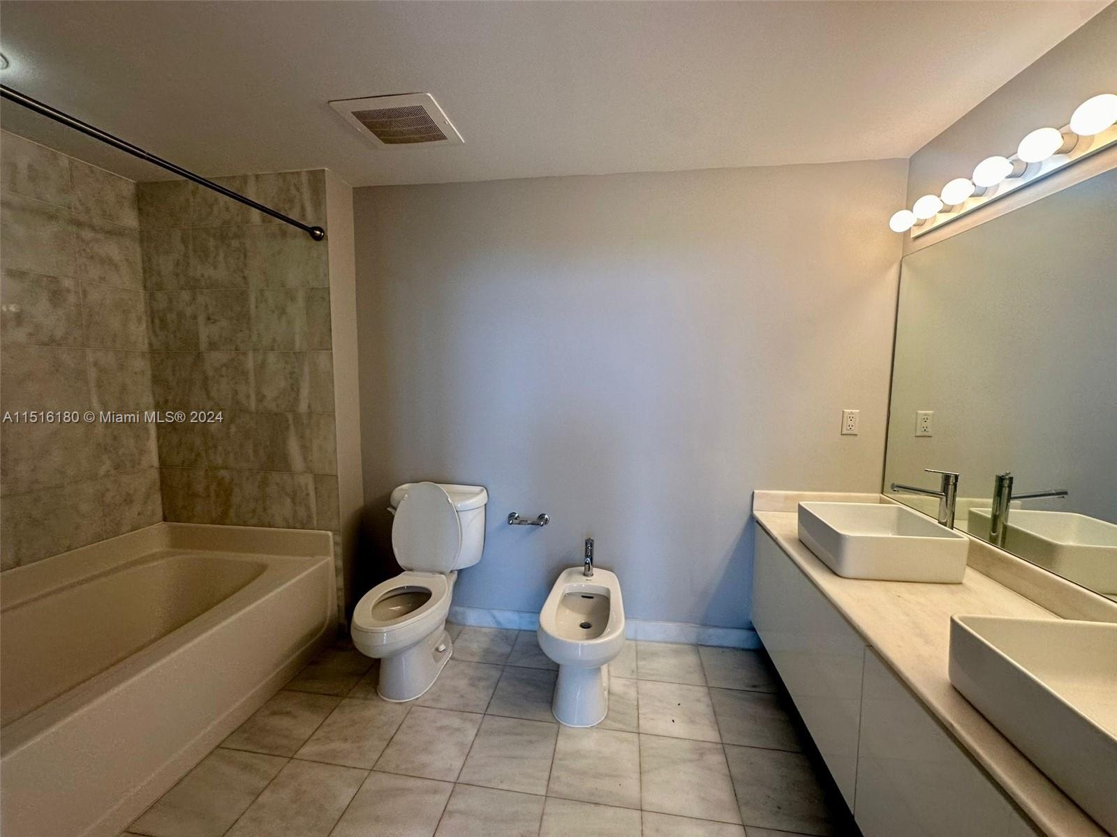 601 NE 36th St 709, Miami, Florida 33137, 2 Bedrooms Bedrooms, ,2 BathroomsBathrooms,Residentiallease,For Rent,601 NE 36th St 709,A11516180