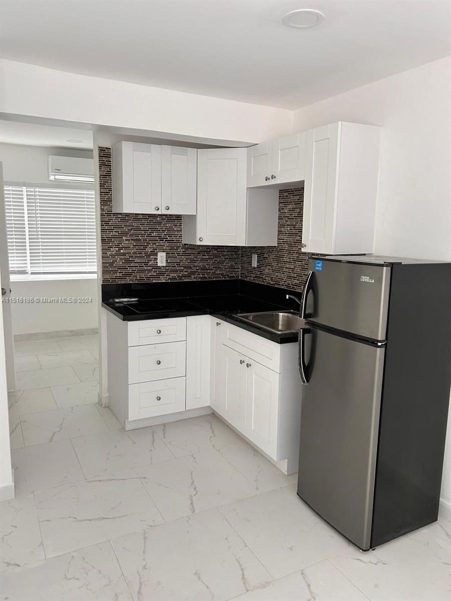 6753 Indian Creek Dr 6, Miami Beach, Florida 33141, 1 Bedroom Bedrooms, ,1 BathroomBathrooms,Residentiallease,For Rent,6753 Indian Creek Dr 6,A11516186