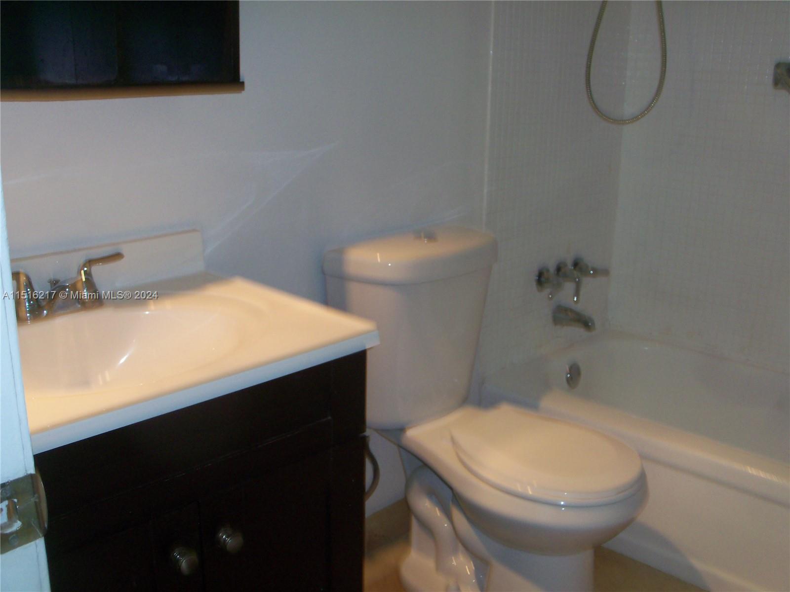 Fort Lauderdale, FL, 33304 United States, 1 Bedroom Bedrooms, ,1 BathroomBathrooms,Residential,For Sale,A11516217