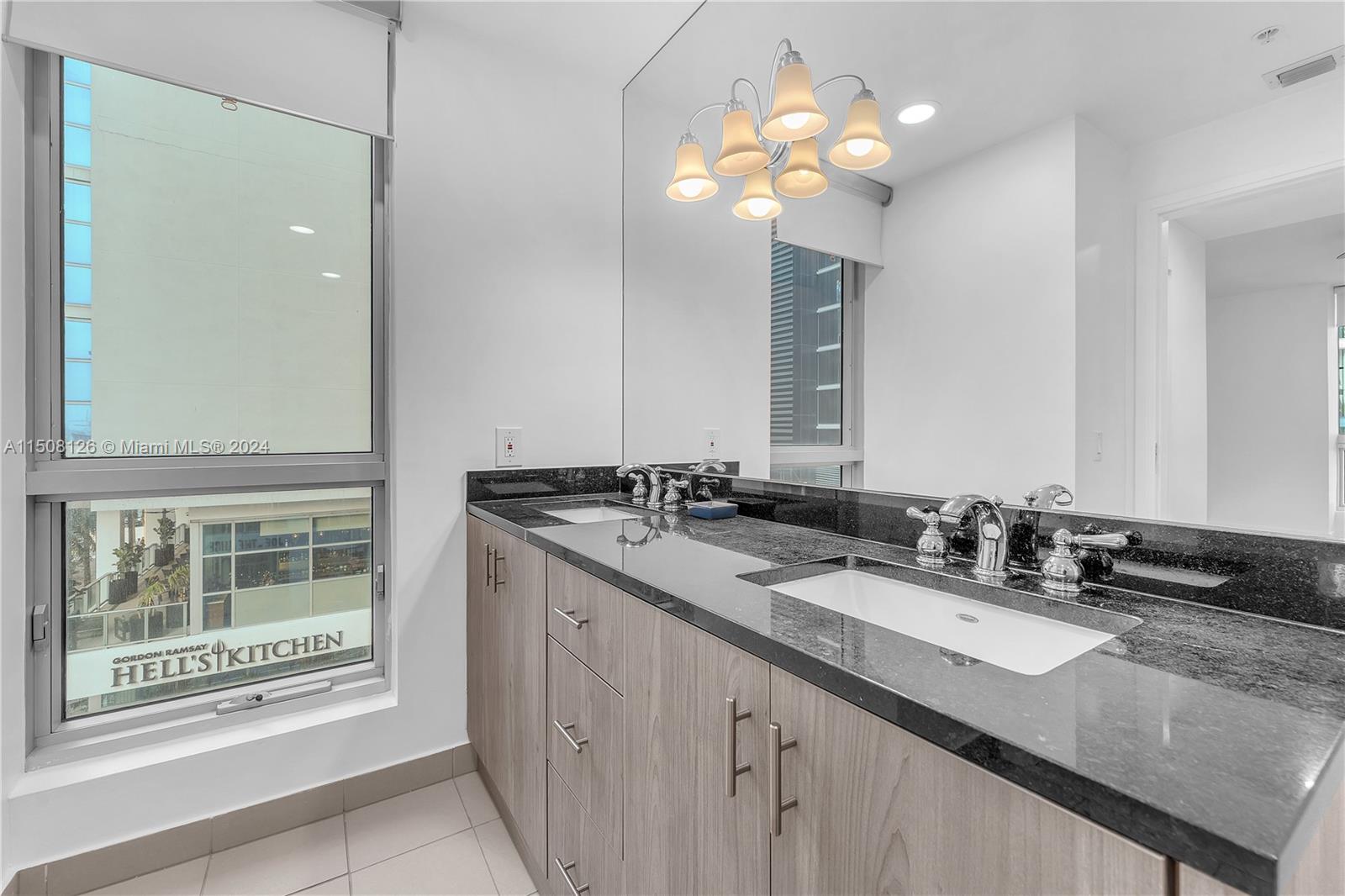 300 S Biscayne Blvd L-402, Miami, Florida 33131, 2 Bedrooms Bedrooms, ,2 BathroomsBathrooms,Residential,For Sale,300 S Biscayne Blvd L-402,A11508126