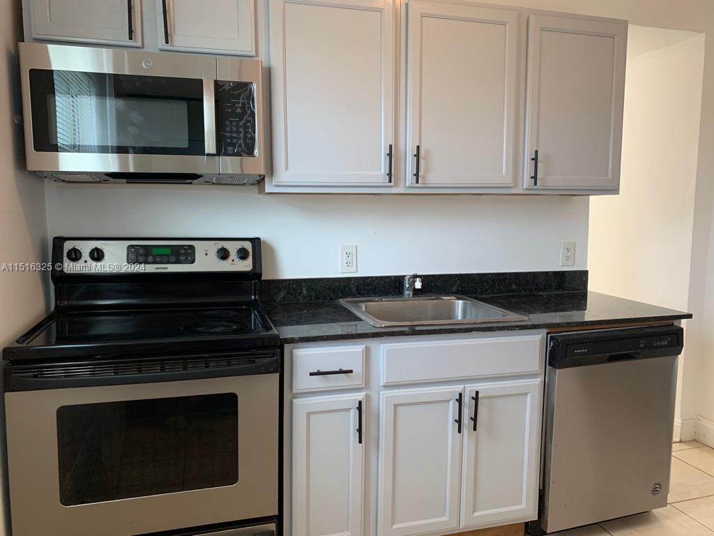 7207 Bay Dr 31, Miami Beach, Florida 33141, 1 Bedroom Bedrooms, ,1 BathroomBathrooms,Residentiallease,For Rent,7207 Bay Dr 31,A11516325