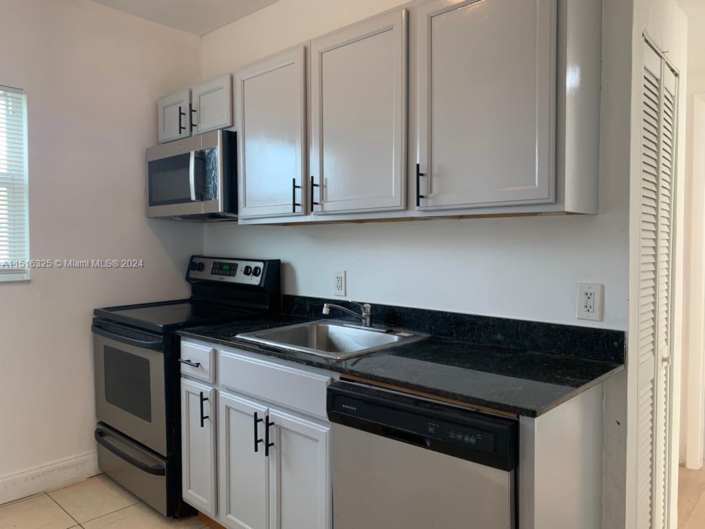 7207 Bay Dr 31, Miami Beach, Florida 33141, 1 Bedroom Bedrooms, ,1 BathroomBathrooms,Residentiallease,For Rent,7207 Bay Dr 31,A11516325